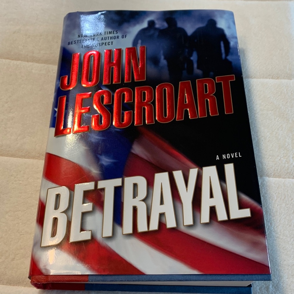 ☄️2/$15☄️Mystery. Betrayal